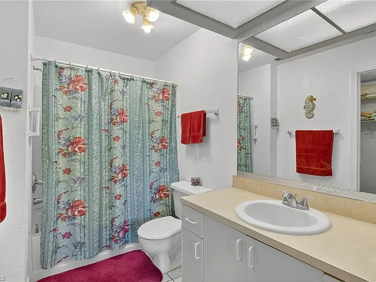 4210 Looking Glass Ln #4210 — Photo 19