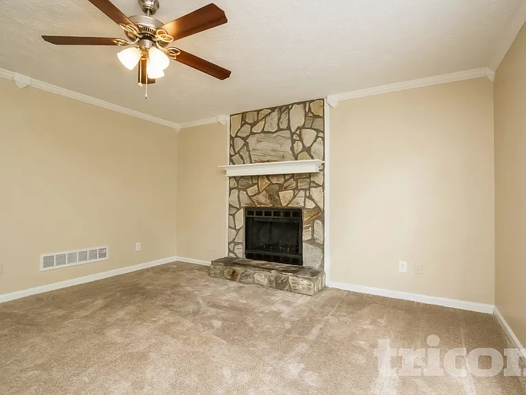 604 Cedar Creek Dr — Photo 4