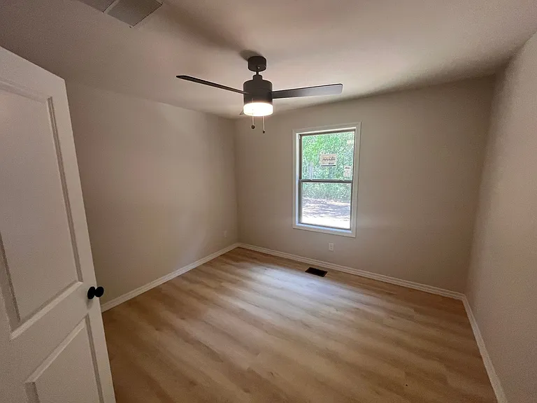 664 W Brook Hollow Rd — Photo 21