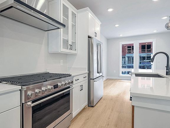 3rd image of 10572 Northfax St