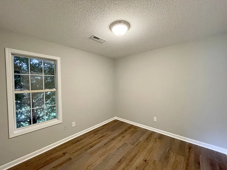100 Brook Glen Dr — Photo 23