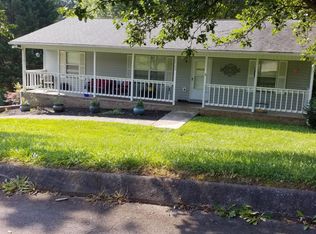 2728 Ridgeview Dr, Maryville, TN 37801