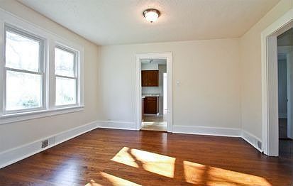 4th image of 5 Cherrywood Ln