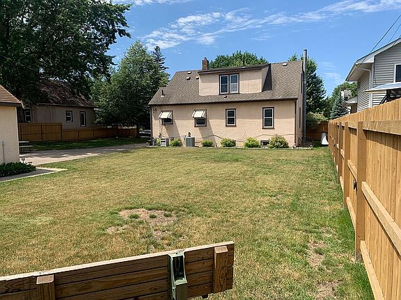 4th image of 619 3rd Ave S