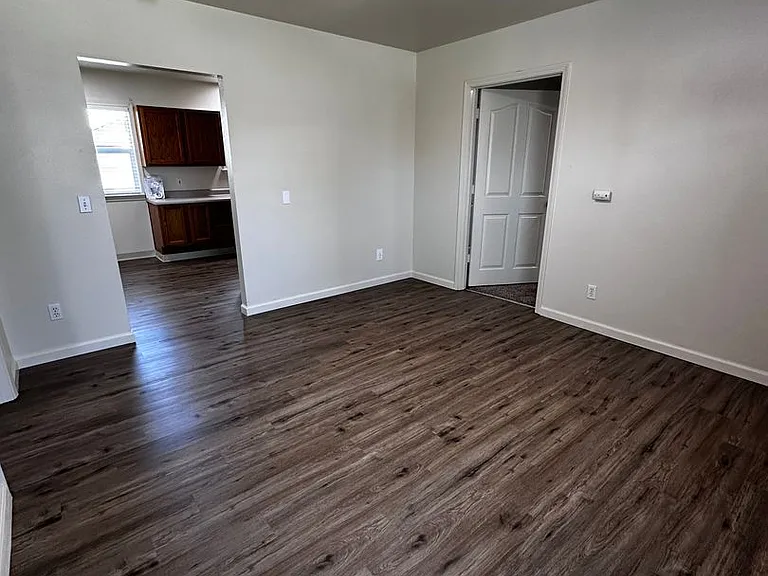 1836 Continental St — Photo 10