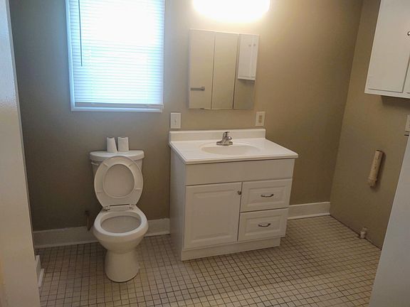 4th image of 102 Drane Ave