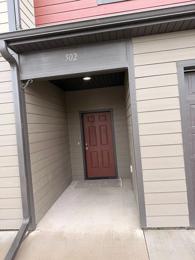 205 Woodenshoe — Photo 2