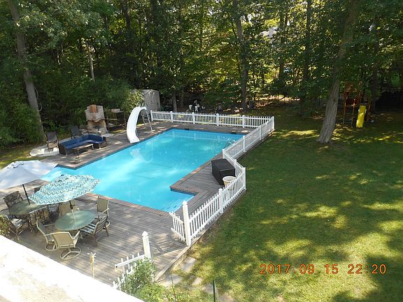5th image of 18 Beverly Ct