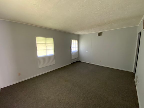 3rd image of 503 Plum St