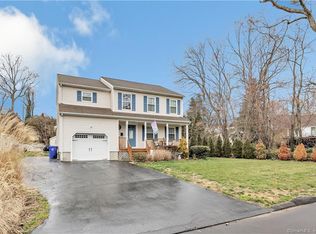 33 Buckingham Pl, Norwalk, CT 06851