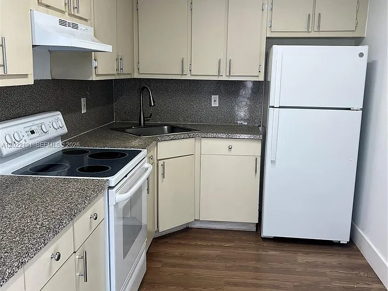 6141 W 22nd Ct #202 — Photo 3
