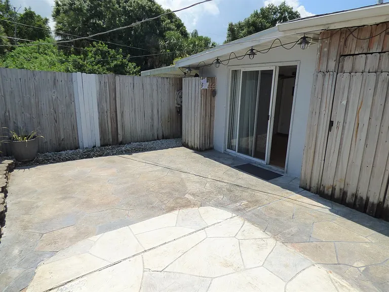 1358 Arrow St — Photo 10