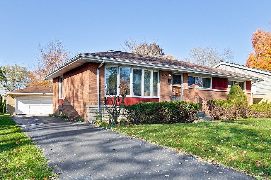 1st image of 902 N Gibbons Ave