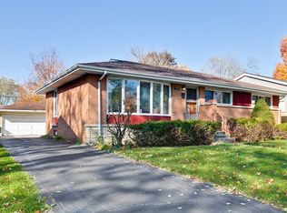 902 N Gibbons Ave, Arlington Heights, IL 60004