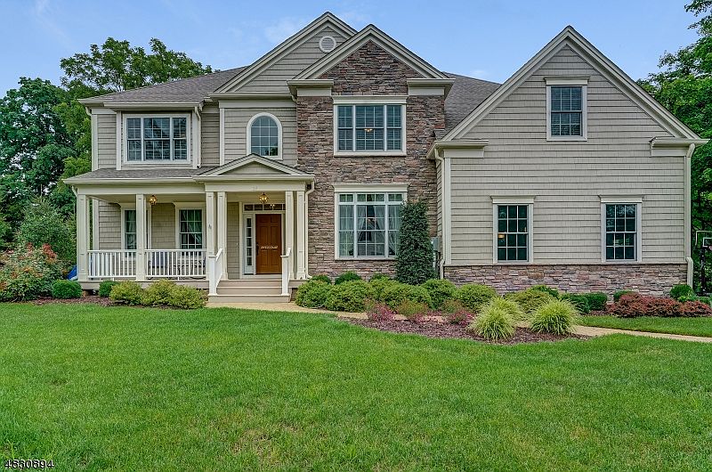 1st image of 34 Deerfield Dr