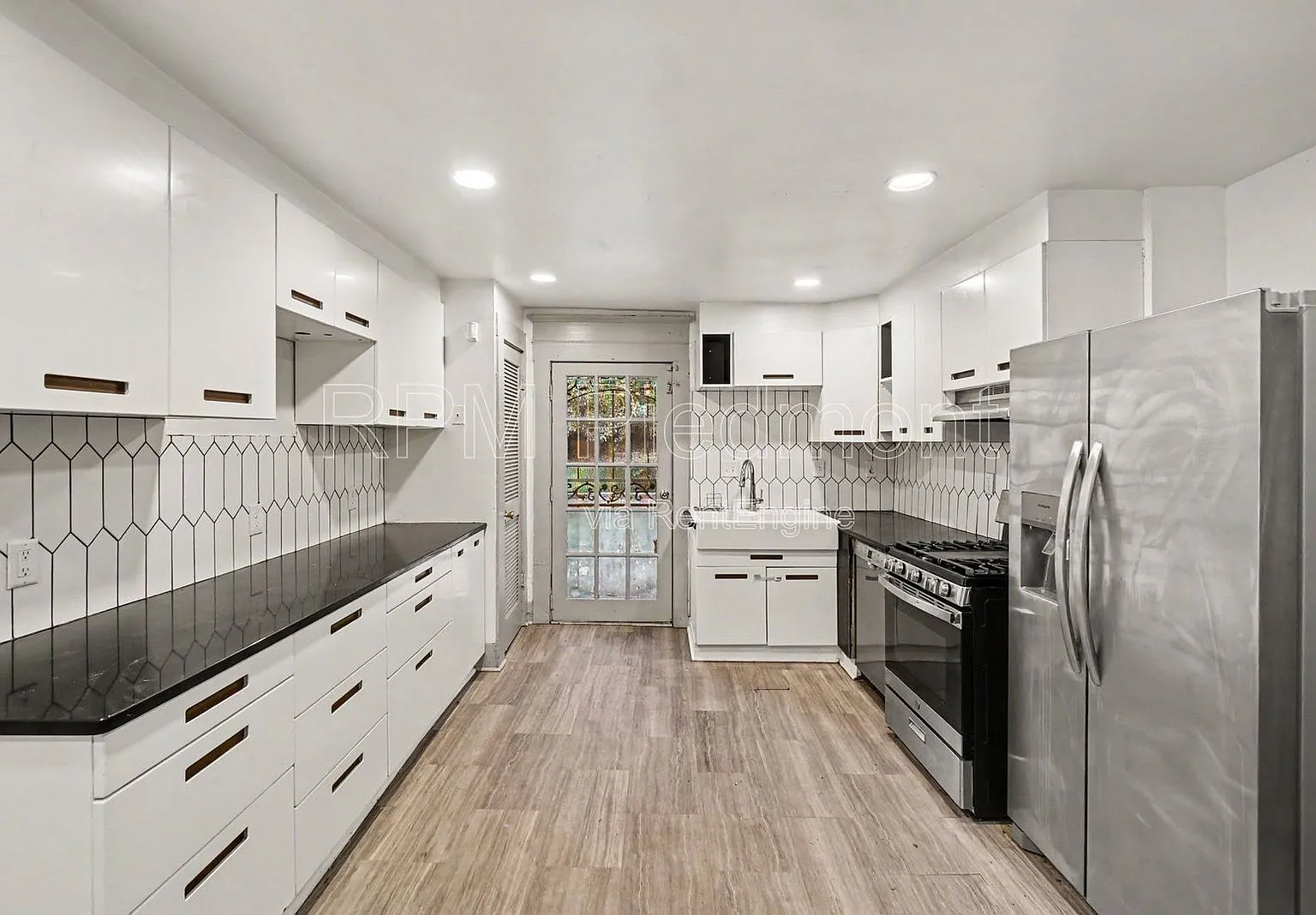 3 bed, 2.0 bath, 1700 sqft, $2,450 — Photo 3