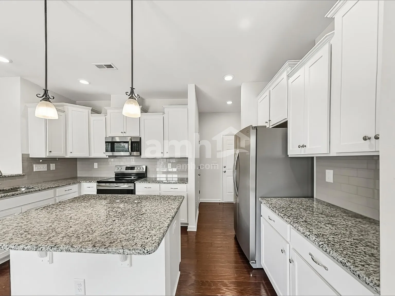 4 bed, 2.5 bath, 2654 sqft, $2,585 — Photo 3