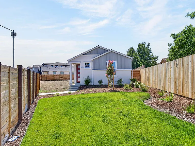 6525 Jacinto Ave — Photo 7