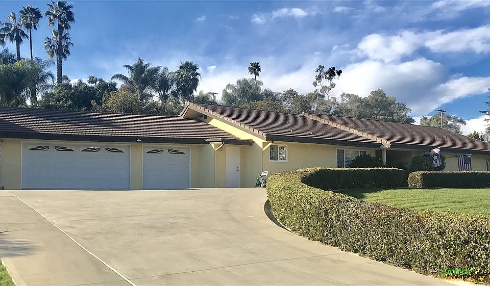 1st image of 809 Valley Dr #11