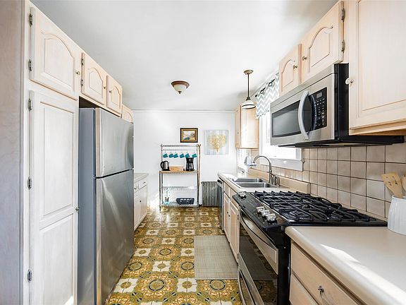 4th image of 42 W Dorsey Ln