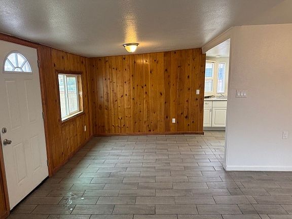 2nd image of 220 W Lincoln St APT 1