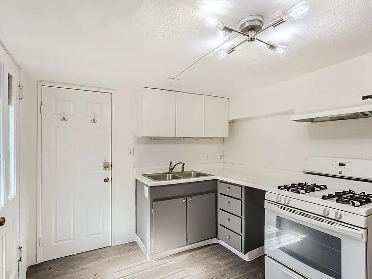 445 N Washington St — Photo 9