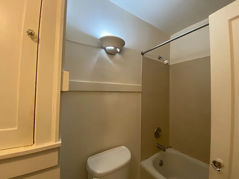 Broadway Crest Apartments — Photo 7