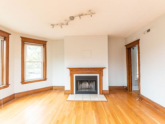 2nd image of 4008 N Southport Ave #2