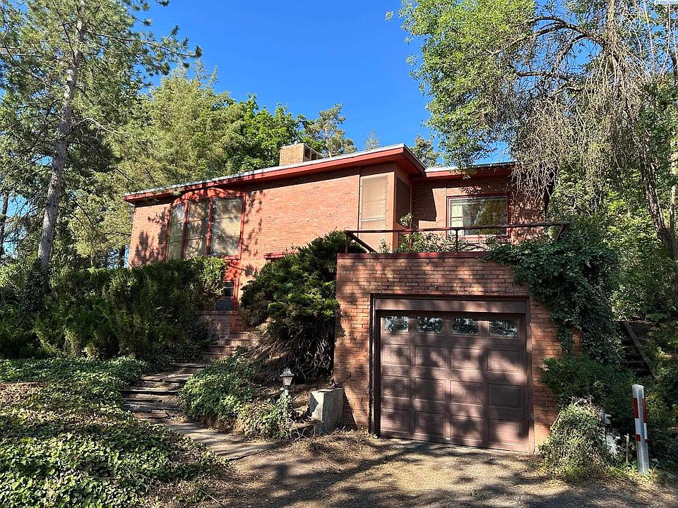 1st image of 1135 NE Orchard Dr