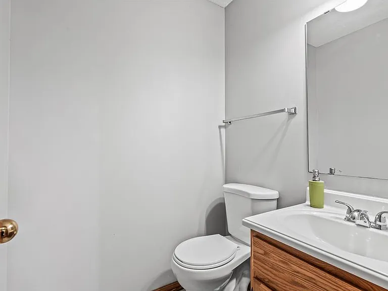 13504 Parkwood Dr — Photo 11