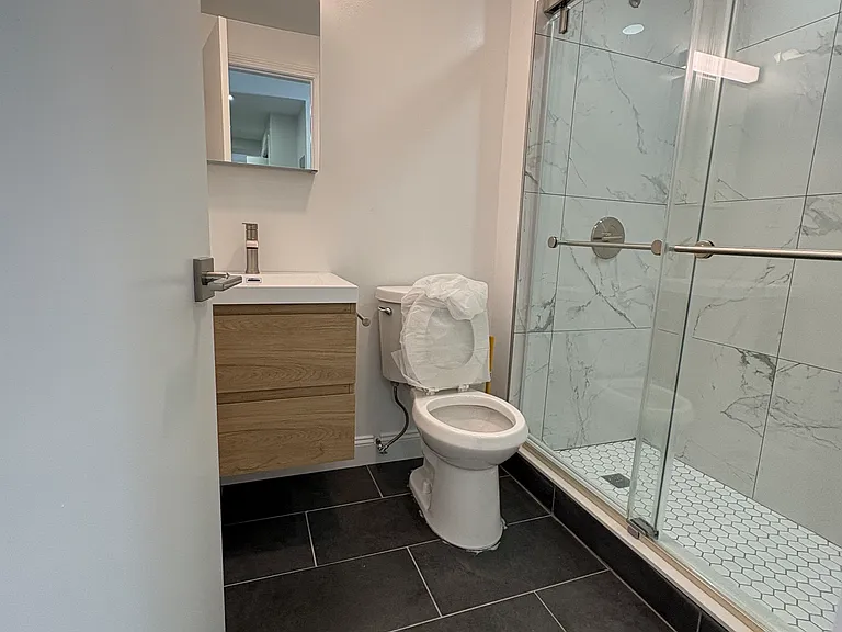 32 Queensberry St #3 — Photo 10