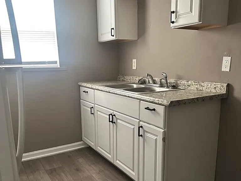 411 Ryburn Ave — Photo 8