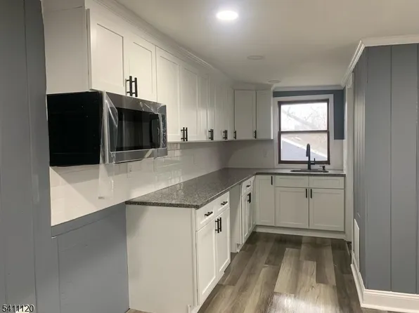 5 Park Sq, Lopatcong Twp., NJ 08865