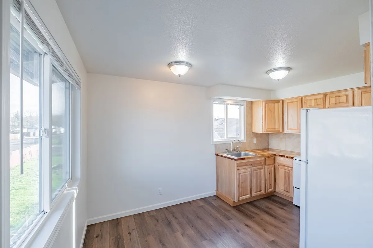 Building Photo - 544-Parkside