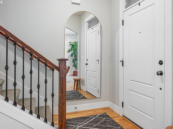 4th image of 2813 SE 16th Ave #9