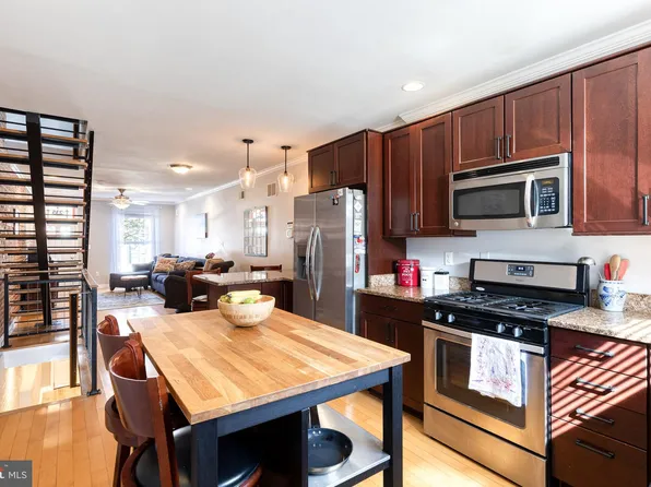 235 S Robinson St, Baltimore, MD 21224