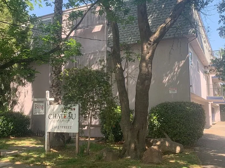 Chateau Apartments — Photo 1