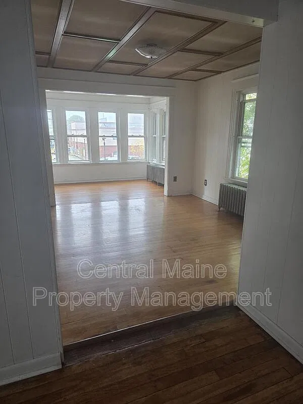 4 bed, 1.0 bath, $1,695 — Photo 2