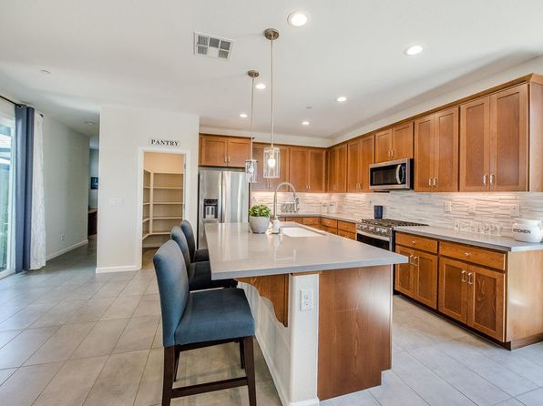 927 Wyatt Ln, Winters, CA 95694