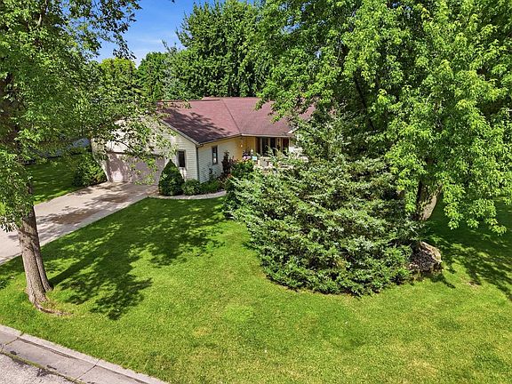 2nd image of 800 Sunset Dr