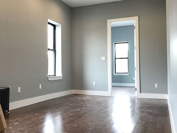 5th image of 332 Vernon Ave APT 4