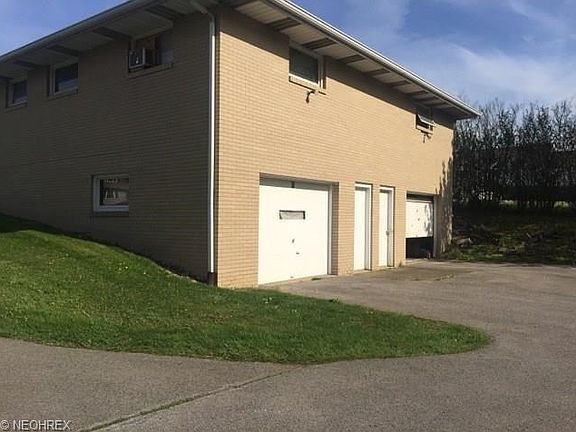 3rd image of 1024 N Ward Ave