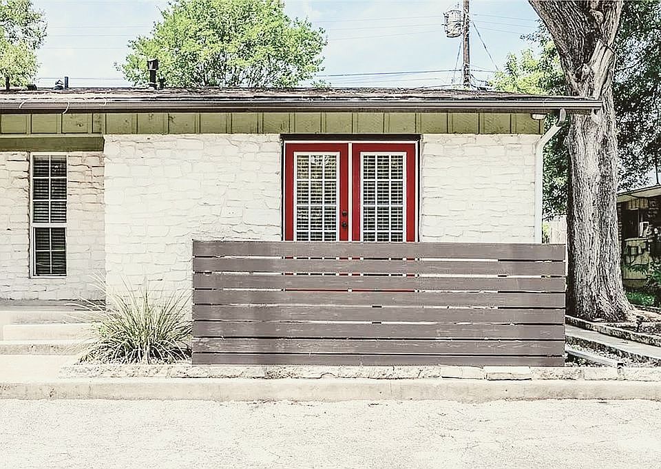 1st image of 3102 Glen Ora St #103