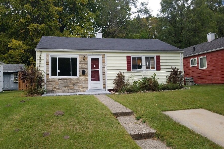 1st image of 861 E Chippewa Ave