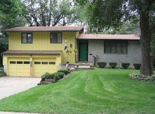 7929 Juniper Dr, Prairie Village, KS 66208