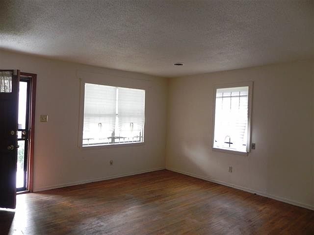 1st image of 695 N 6th St