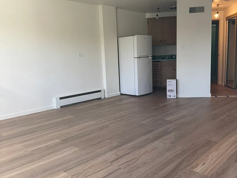1515 W Wisconsin Ave #4 — Photo 5
