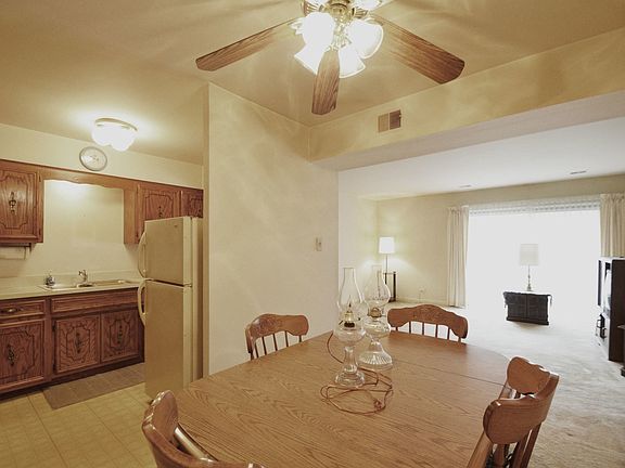 4th image of 4825 W 109th St APT 101