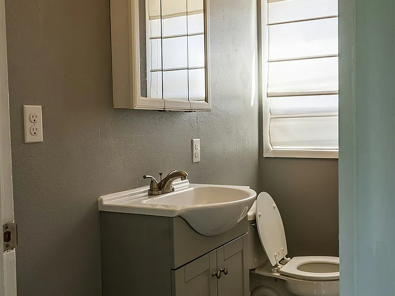 1617 Crestmont Dr — Photo 15