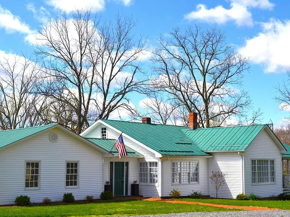 5557 Flat Mountain Rd, Alderson, WV 24910